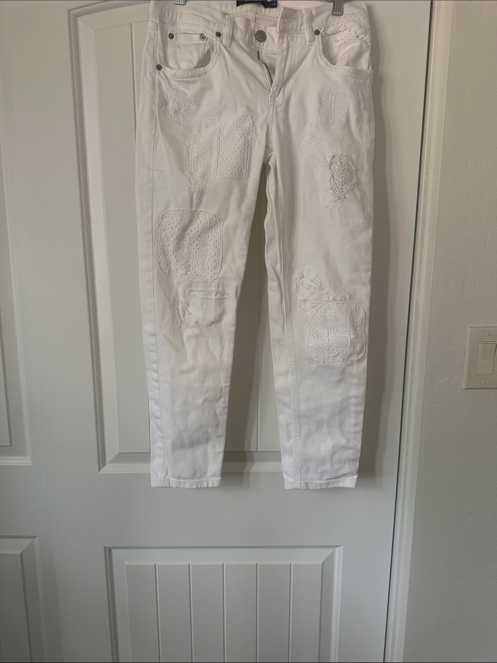 Ralph Lauren White Embroidered Patch Cropped Jeans